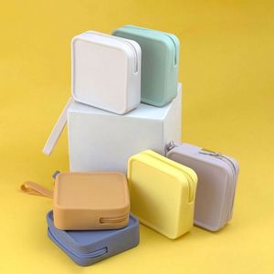 Porte-monnaie mini tendance, pochette carrée portable pour écouteurs, fermeture éclair étanche, petite bourse à monnaie en silicone durable pour les voyages - Product Image 2