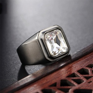 2025 mode Offre Spéciale commerce extérieur bijoux européen et américain personnalisé rétro Viking <span class=keywords><strong>Triangle</strong></span> hommes titane acier anneau - Product Image 3