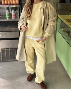 Ensemble survêtement jaune pastel pour femme – Sweat-shirt et pantalon de jogging décontracté en molleton doux – Style urbain – Vente en gros - Product Image 4
