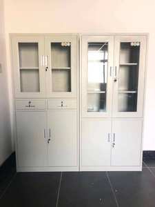 خزانة تخزين ملفات فولاذية للمستشفيات مع أقفال، تصميم عصري بأربعة أبواب فولاذية ورفوف قابلة للتعديل، مطلية بالمسحوق المعدني - Product Image 6