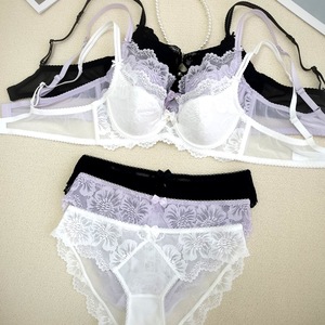 Completo Intimo Donna in Pizzo Trasparente <span class=keywords><strong>Bordeaux</strong></span> con <span class=keywords><strong>Reggiseno</strong></span> Balconette con Ferretto e Dettagli a Balze e Perizoma con Bordo in Pizzo - Product Image 1