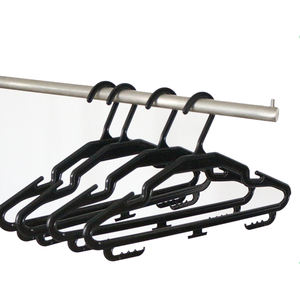 Cintres à vêtements en plastique ABS bon marché personnalisés, non multifonctionnels, avec encoches, moulés par injection, pour usage hôtelier, rangement de sacs - Product Image 1