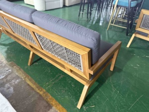 Sofá de Exterior Resistente al Sol y al Agua, Muebles RH para Jardín de Ratán, Sofá Clásico de Madera para Exteriores - Product Image 3