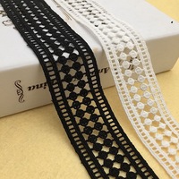 Dentelle Guipure Noire et Blanche Personnalisée en Fibre de Lait pour la Couture