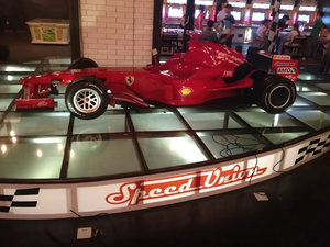 Модель гоночного автомобиля из стекловолокна премиум-класса для коллекционеров и дисплея - Product Image 3