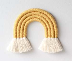 Adorno de Pared Arcoíris Hecho a Mano - Color Mostaza - Product Image 1