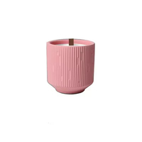 Bougie parfumée en céramique gaufrée à rayures verticales, pot en céramique mat côtelé, mèche en bois, bougie aromatique en cire de soja pour chambre et table – Vente en gros
