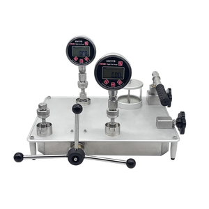 Calibrador Hidráulico de Alta Precisión para Manómetros, Uso en Laboratorio, IP65, 1 Año de Garantía - Product Image 1
