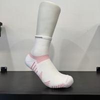 Chaussettes de sport personnalisées OEM de haute qualité avec logo, chaussettes athlétiques professionnelles à séchage rapide, chaussettes en tissu éponge durables et amortissantes, chaussettes de course pour l'entraînement