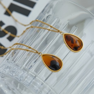 Collier en acier inoxydable et résine en forme de goutte d'eau, personnalisable, anti-ternissement, tendance, vente en gros 2024 - Product Image 2