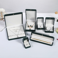 Boîte à bijoux en velours noir avec logo personnalisé, coffret cadeau de luxe en cuir PU pour bague, collier, boucles d'oreilles et bracelet