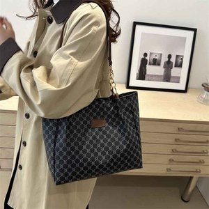 Custom Summer Trendy Women's <strong>PU</strong> <strong>Leather</strong> Tote Shoulder Bag Large Capacity Shopping Embroidery Chains Custom Logos Solid <strong>Color</strong> - Product Image 3