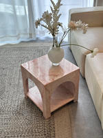 Table d'appoint carrée moderne en marbre rose, design arqué évidé, table d'appoint en pierre, mobilier de décoration intérieure