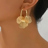 Pendientes Colgantes de Flor Chapados en Oro con Hoja de Ginkgo y Borla de Pétalos, Personalizados para Mujer, Día de la Madre, Pascua