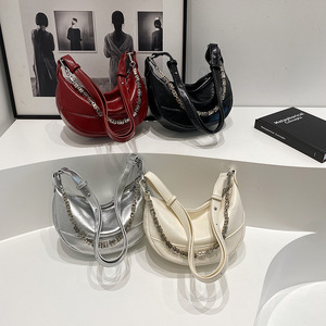 Túi ngực thể thao nửa mặt trăng tối giản với chất liệu PU và khóa kéo thêm một nét thời trang giản dị cho diện mạo hàng ngày của bạn - Product Image 6