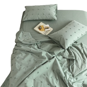 Literie de luxe toutes saisons avec oreillers décoratifs, ensemble de literie en broderie Jacquard avec pompons - Product Image 2