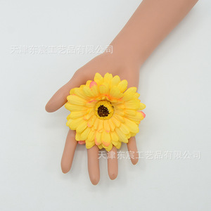 ดอกเจอร์เบอร์ราประดิษฐ์จาก Dongchen Crafts ดอกเดซี่ผ้าไหมสำหรับตกแต่งงานแต่งงาน ถ่ายภาพกลางแจ้ง และตกแต่งบ้าน - Product Image 2