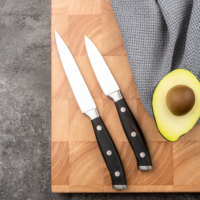 Ensemble de couteaux de chef Okapi pour la restauration, couteaux de cuisine en acier inoxydable en gros avec logo personnalisé gravé au laser