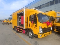 Camion de réparation par polymérisation UV CIPP Howo, directement de l'usine |   Véhicule de réhabilitation de canalisations d'égouts sans crevaison DN150-DN2000