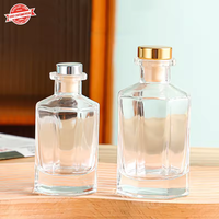 Bouteille en verre vide de diffuseur d'arôme transparent hexagonal transparent de 200ml 230ml avec bâton de rotin