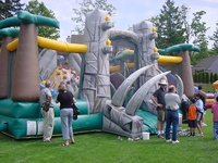 Parc d'attractions géant gonflable amusant ville terrain de jeu Jurassic aventure Funfair activité course thème dinosaure à vendre