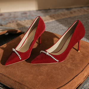 Los zapatos de novia son sexys y exquisitos, con punta en pico y tacón alto, y nunca pasarán de moda. - Product Image 1