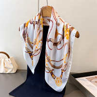 Nouvel Arrivage Foulards Carrés à Motif Chaîne Imprimé Soie Hijabs pour Femmes 70*70CM Foulard de Cou Petit Cheval en Soie et Polyester Bandana