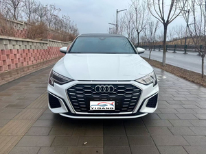 รถยนต์ออดี้ Q3 คอมแพคเอสยูวี รุ่น 35 TFSI ปี <span class=keywords><strong>2022</strong></span> ดีไซน์หรูหราทันสมัย มือสอง เครื่องยนต์เบนซิน พวงมาลัยซ้าย เบาะหนัง - Product Image 2