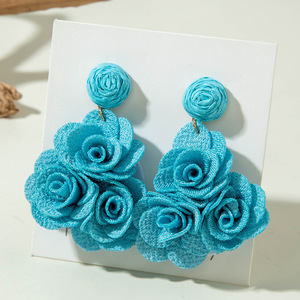 Pendientes de Tela 3D con Forma de Rosa y Perlas, Modernos, de Aleación, para Mujer, para Fiestas y Eventos - Product Image 5