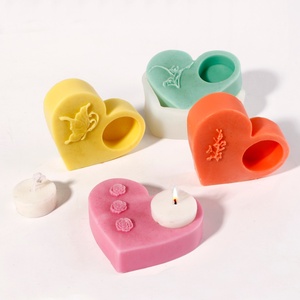 Chandelier en silicone en forme de cœur de haute qualité pour la décoration de la Saint-Valentin, petits porte-bougies colorés pour la décoration de la maison - Product Image 3