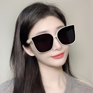 แว่นกันแดด Gm Unisex Pc Frame Uv400 Polarized Type 3 แว่นกันแดดกรอบสีดำเลนส์สีดำดีไซน์ทันสมัย - Product Image 1