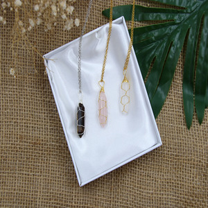 Collier pendentif hexagonal personnalisé C&H, fait main, en pierre naturelle, cristal, pointe de balle, bijoux en fil métallique - Product Image 4