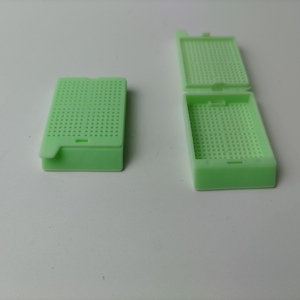 Suministros de laboratorio Material de PP desechable médico No desmontable Histología Patología Agujeros cuadrados Cassette de incrustación de tejido con tapa - Product Image 2