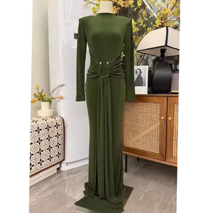slim fit dress slacks La Chapelle's autumn clothing is matched with a complete set of fashio   Lee Nhi Boutique