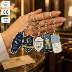 พวงกุญแจโลหะผสมสังกะสีสำหรับโรงแรม ป้าย<span class=keywords><strong>ห้อง</strong></span>วีไอพี ของที่ระลึกสำหรับแขก  สั่งทำได้จำนวนน้อย  โลโก้เคลือบอ่อนแบบกำหนดเอง - Product Image 1