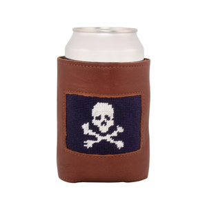 Calavera y huesos bordado puede enfriar manga de cerveza gótica cosida a mano para fiestas de Halloween fanáticos piratas y regalos únicos - Product Image 1