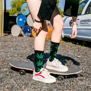 Calzini Unisex Hip Hop con Motivo Foglia di Canapa, Vendita all'Ingrosso, Calzini Economici di Alta Qualità con Stampa Marijuana - Product Image 6