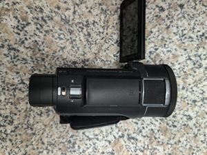 Caméscope Sony FDR-AX60 20X <span class=keywords><strong>4K</strong></span> <span class=keywords><strong>Handycam</strong></span> d'occasion pour enregistrements de voyages en famille - Product Image 6