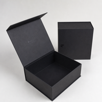 Boîte cadeau magnétique noire personnalisée avec logo en relief et en creux, finition douce au toucher, OEM