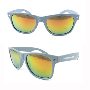 Muestras Gratis, Gafas de Sol Promocionales de PC Cómodas con Logotipo Personalizado, Lentes de Espejo Azules, Blancas, Verdes, Rosas y Moradas - Product Image 1