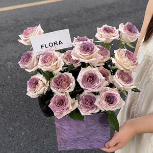 Bouquet de roses roses de luxe dans une boîte exquise avec des décorations Bouquet romantique de la Saint-Valentin - Product Image 2