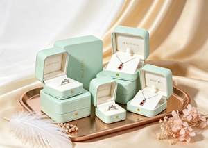 Boîte carrée haut de gamme avec couche extérieure en carton, fermeture magnétique, couvercle rabattable, doublure en éponge/carton, gaufrage en pâte verte claire - Product Image 3