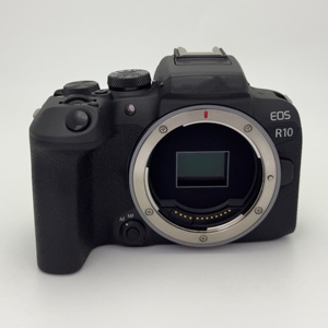Appareil photo hybride <span class=keywords><strong>Canon</strong></span> <span class=keywords><strong>R10</strong></span> d'occasion, appareil photo hybride <span class=keywords><strong>R10</strong></span> d'occasion avec batterie et chargeur, appareil photo hybride avec transfert Wi-Fi - Product Image 1