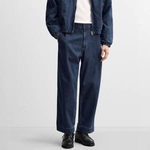 Jeans larghi blu scuro su misura semplici ma non semplicistici mostrano il fascino spensierato ed elegante degli uomini - Product Image 1