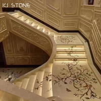 Escalier en marbre naturel avec marches lumineuses LED à capteur, garde-corps en acier et dalles de marbre