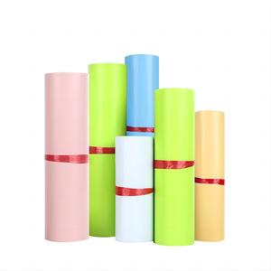 Sacs d'expédition en polyéthylène imperméables à fermeture autocollante imprimés sur mesure pour l'emballage et l'expédition de vêtements - Product Image 3