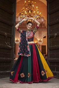 Fourniture d'usine en gros Navratri Collection Chaniya Choli pour les vêtements de festival Fancy Lehenga Choli au prix de gros - Product Image 4