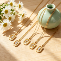 Collier unisexe en cuivre plaqué or avec pendentif rectangulaire incrusté de zircon et lettre initiale, chaînes fines pour usage quotidien