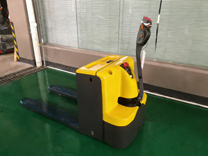 Chariot élévateur électrique Weliftrich EPT-20H, capacité de charge de 2 tonnes, batterie au plomb-acide 24V/100Ah, pneus pneumatiques - Product Image 3