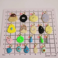 Pendentifs en laiton plaqué or 18 carats HD0242 avec pierres colorées, formes multiples, cœur, goutte d'eau, coquillage, accessoires de fabrication de bijoux DIY, breloques